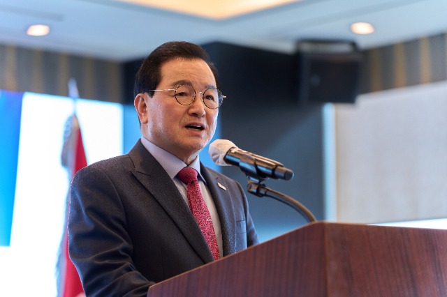 이사장님 개인컷-5.jpg